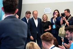 Głos na spotkaniu z Tuskiem: Mam nadzieję, że zabierzecie 500 plus. Premier komentuje