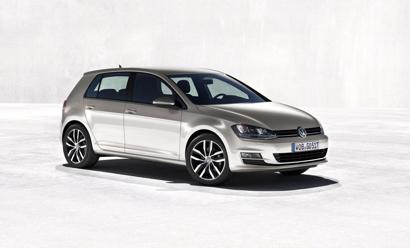 Premiera Nowego Golfa Do tej pory klientów znalazło ponad 29 milionów Golfów. Nowy Golf posiada wiele innowacyjnych systemów poprawiających bezpieczeństwo oraz komfort podróży, jest większy od poprzednika, obszerniejszy we wnętrzu, a mimo to dzięki zastosowaniu nowoczesnych, bardzo wytrzymałych materiałów konstrukcyjnych, samochód jest o 100 kg lżejszy. Zupełnie nowe silniki są teraz bardziej dynamiczne i oszczędne.