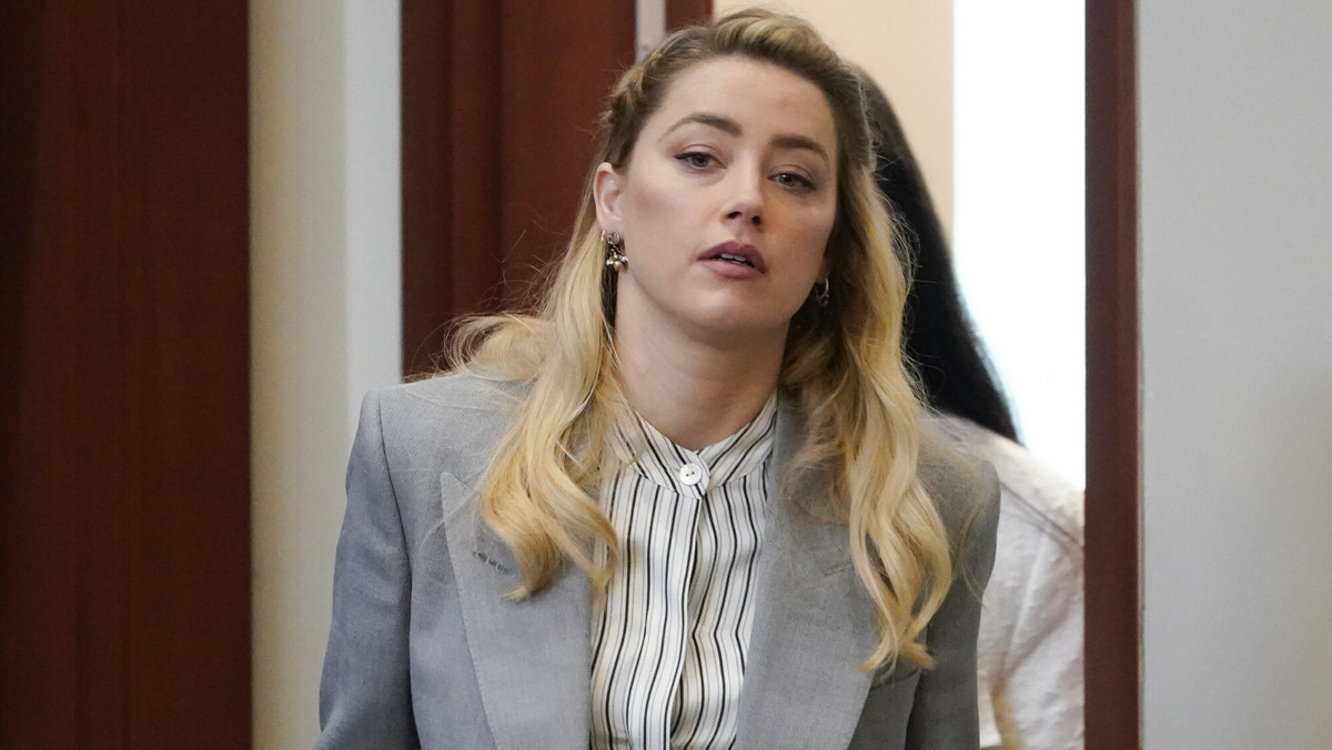 Amber Heard porusza się o kulach. Wyjaśniła, co jej się stało