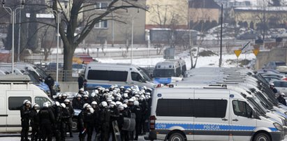 Tysiąc policjantów pilnuje górników