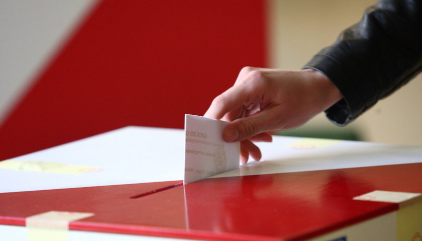 Dlaczego karty do głosowania mają obcięty róg?