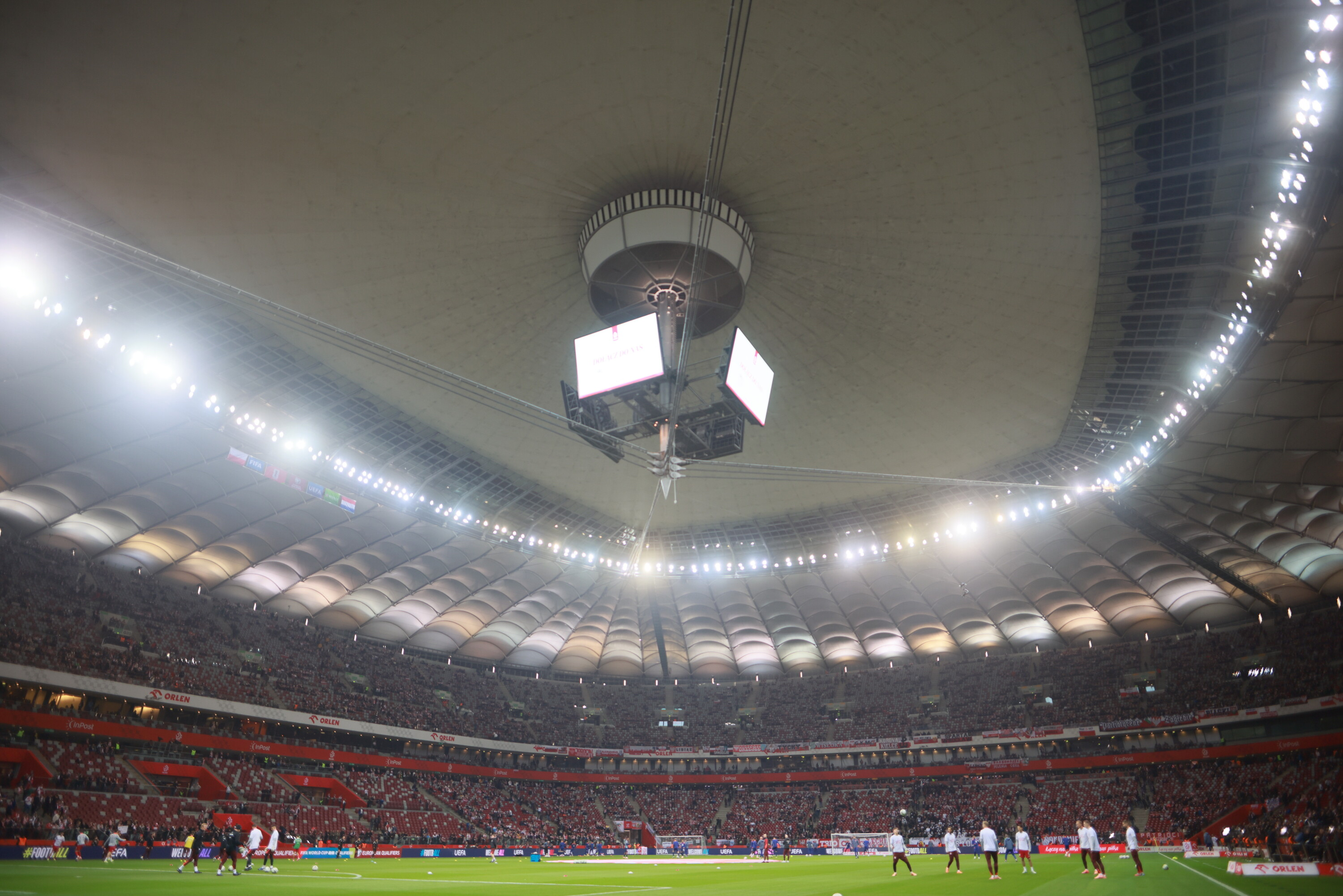 Chaos na Narodowym: 22 zatrzymanych, mecz przerwany racami