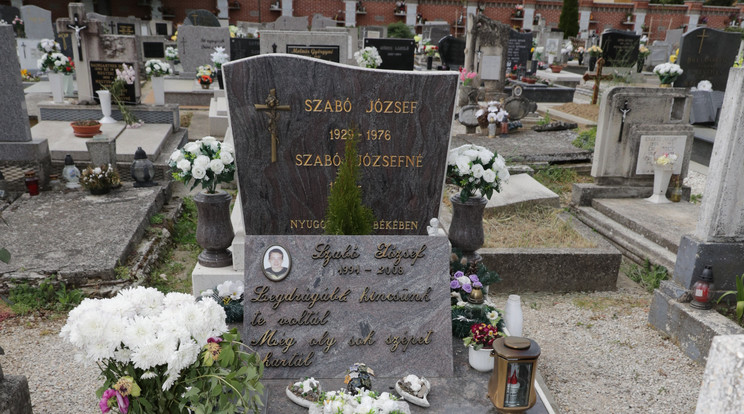 Három évvel korábban szabadultak Jocó gyilkosai. A megölt kamasz sírját a szülei gondosan ápolják, most húsvéti díszek és virágok borítják /Fotó: Grnák László