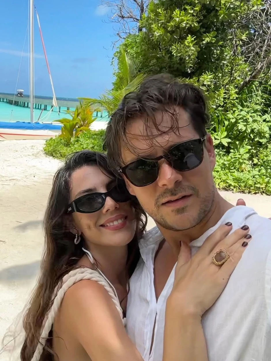 Miloš Biković sa porodicom na Maldivima