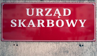 Skarbówka sprawdza konta bankowe i przelewy! Od jakiej kwoty skarbówka sprawdza przelewy? Co sprawdza Urząd Skarbowy podczas kontroli?