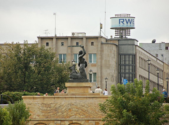 Widok na pomnik od strony Wisły, rok 2009. Autor: Krzysztof Belczyński/fotopolska.eu, Licencja: CC-BY-SA 2.0 