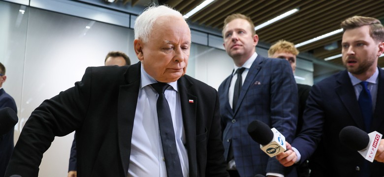 Komisja ds. afery wizowej kontynuuje przesłuchanie Kaczyńskiego w trybie niejawnym