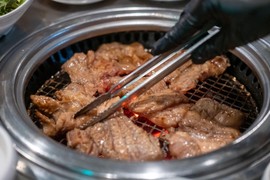 Trik za NAJSOČNIJE MESO otkrio mi je PROFESIONALNI KUVAR: U restoranima stavljaju jedan SASTOJAK koji sve menja i zato nikada nije suvo i žilavo