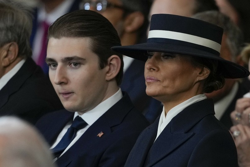Barron Trump z matką, Melanią Trump na zaprzysiężeniu Donalda Trumpa na 47. prezydenta USA