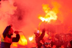 Lotto Ekstraklasa: Płonące race, połamane krzesełka i dwa gole. Ekscesy i emocje w derbach Trójmiasta