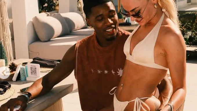 Amaterski fudbaler osvojio NAJATRAKTIVNIJU FUDBALERKU SVETA! Ališa dala korpu čuvenom Brazilcu, pa završila u zagrljaju TOTALNOG ANONIMUSA /FOTO/