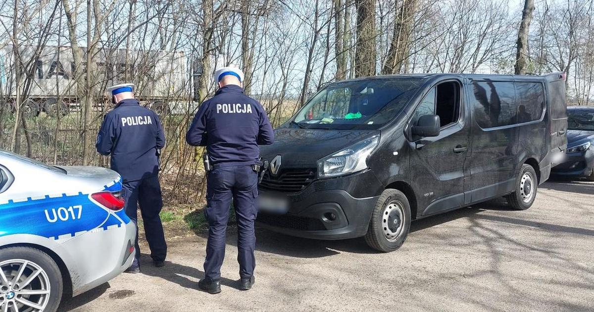  Policjanci otworzyli tył furgonetki i oniemieli. Był tam towar o wartości 5 mln zł