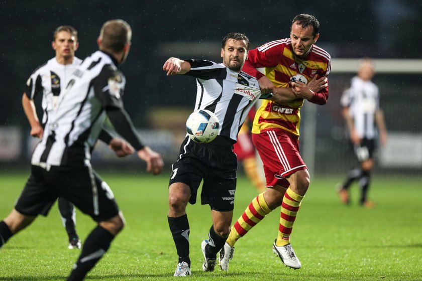 Skandal w polskiej lidze. Piłkarz Paweł Zawistowski nazwał arbitra „sprzedajną szm..."