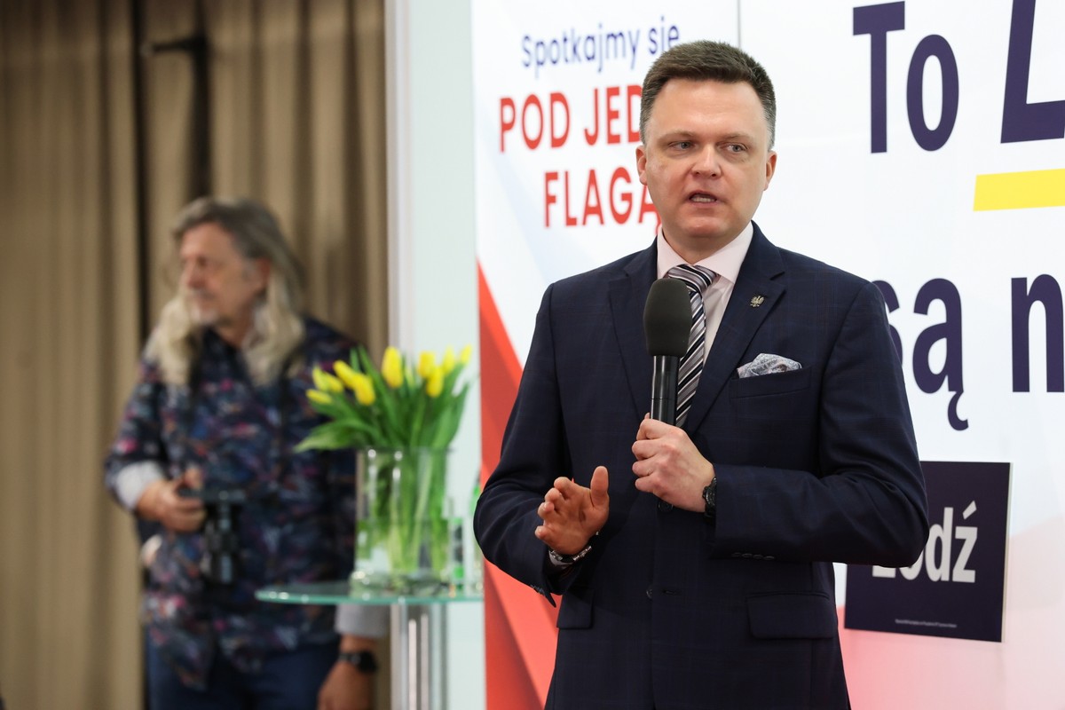 Kandydat Trzeciej Drogi, marszałek Sejmu Szymon Hołownia podczas otwartego spotkania z sympatykami w Łodzi.