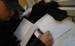 Senator PiS chce wycofać prace domowe ze szkół