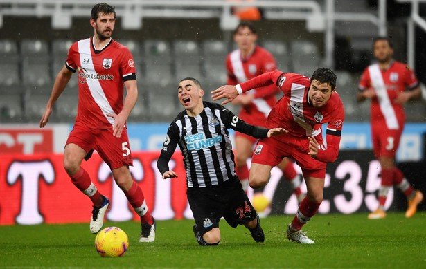 Miguel Almiron i Jan Bednarek