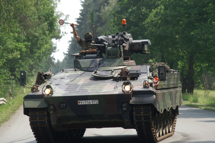 Marder to produkowany przez koncern Rheinmetall niemiecki gąsienicowy bojowy wóz piechoty. W armii niemieckiej pojazdy opancerzone Marder są podstawowym uzbrojeniem piechoty zmechanizowanej, ale 1/3 z nich nie działa. Z łącznej liczby 406 transporterów Marder tylko 280 gotowe jest  do walki.