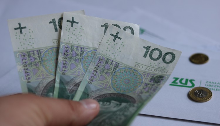 ZUS przelał już 634 mln zł na konta Polaków. 31 sierpnia upływa termin