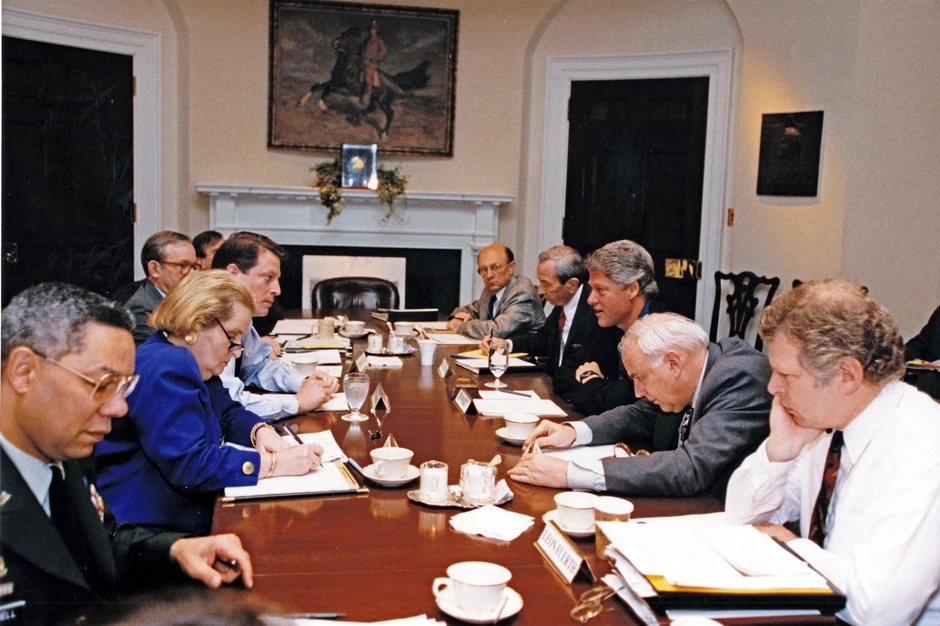 Kolin Pauel na sastanku sa Medlin Olbrajt i Bilom Klintonom u Vašingtonu 1. maja 1993.