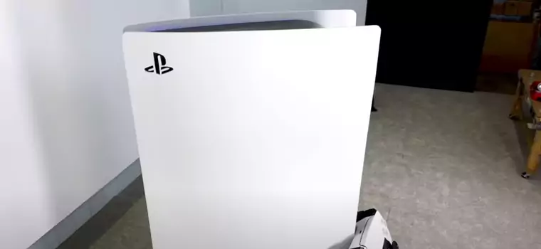 Oto największe na świecie, działające PlayStation 5. Waży 227 kg i kosztowało... 250 tys. zł