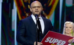 'Cała Polska liczy na Twitterze'. Jak naczelny 'Super Expressu' odrabiał z córką lekcje