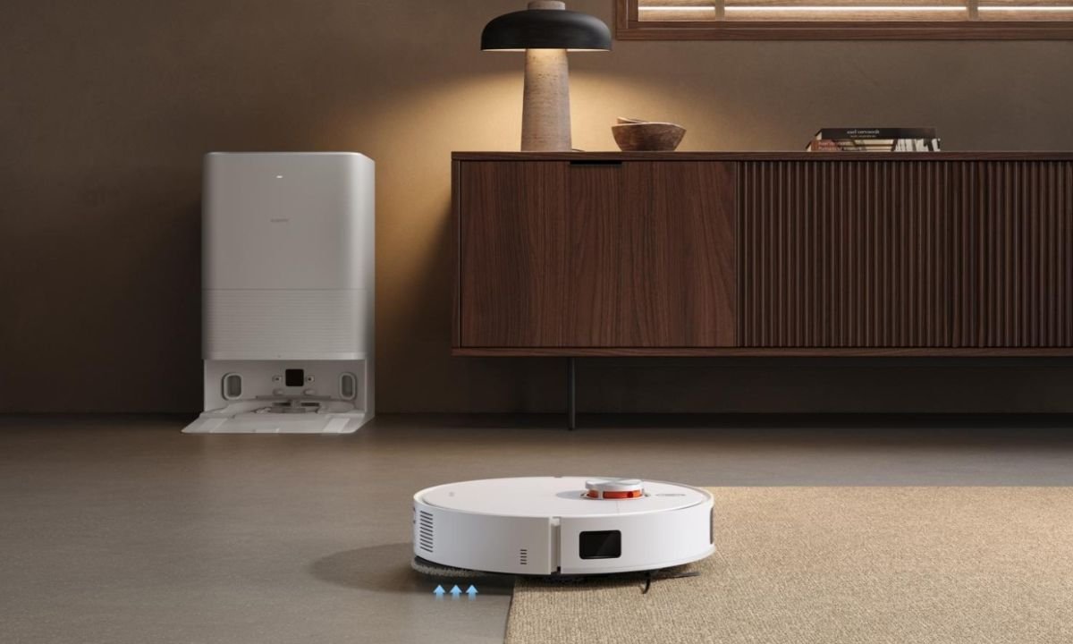 Odkurza z mocą 7000 Pa i usuwa trudne do zmycia plamy. Ten robot podbił serca Polaków