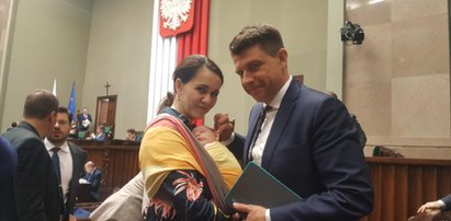 Wielkie poruszenie w Sejmie. Przyszła na Wiejską z dzieckiem Jarosława Kaczyńskiego!