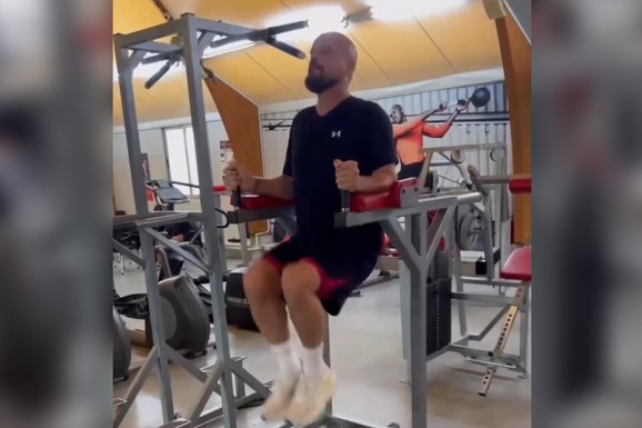 Pevač pokazao BRUTALNU FORMU u 54. godini: Trening koji radi nije za svakoga, oglasio se iz teretane