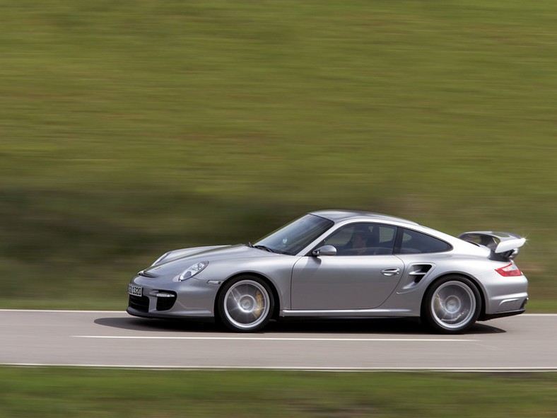 Porsche 911 GT2 (390 kW/530 KM): Turbo do kwadratu z kilkoma nowościami (kolejne fotografie + tapety)