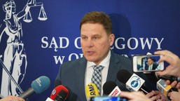 rekordowa sprawa karna w olsztynie: 1,6 tys. tomów akt przyjechało cię