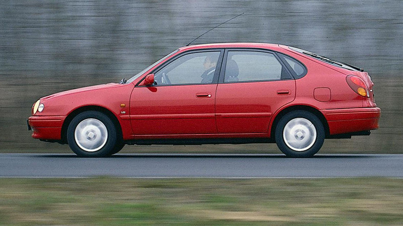 Toyota Corolla VIII hatchback 1.4 (1997-2001) 