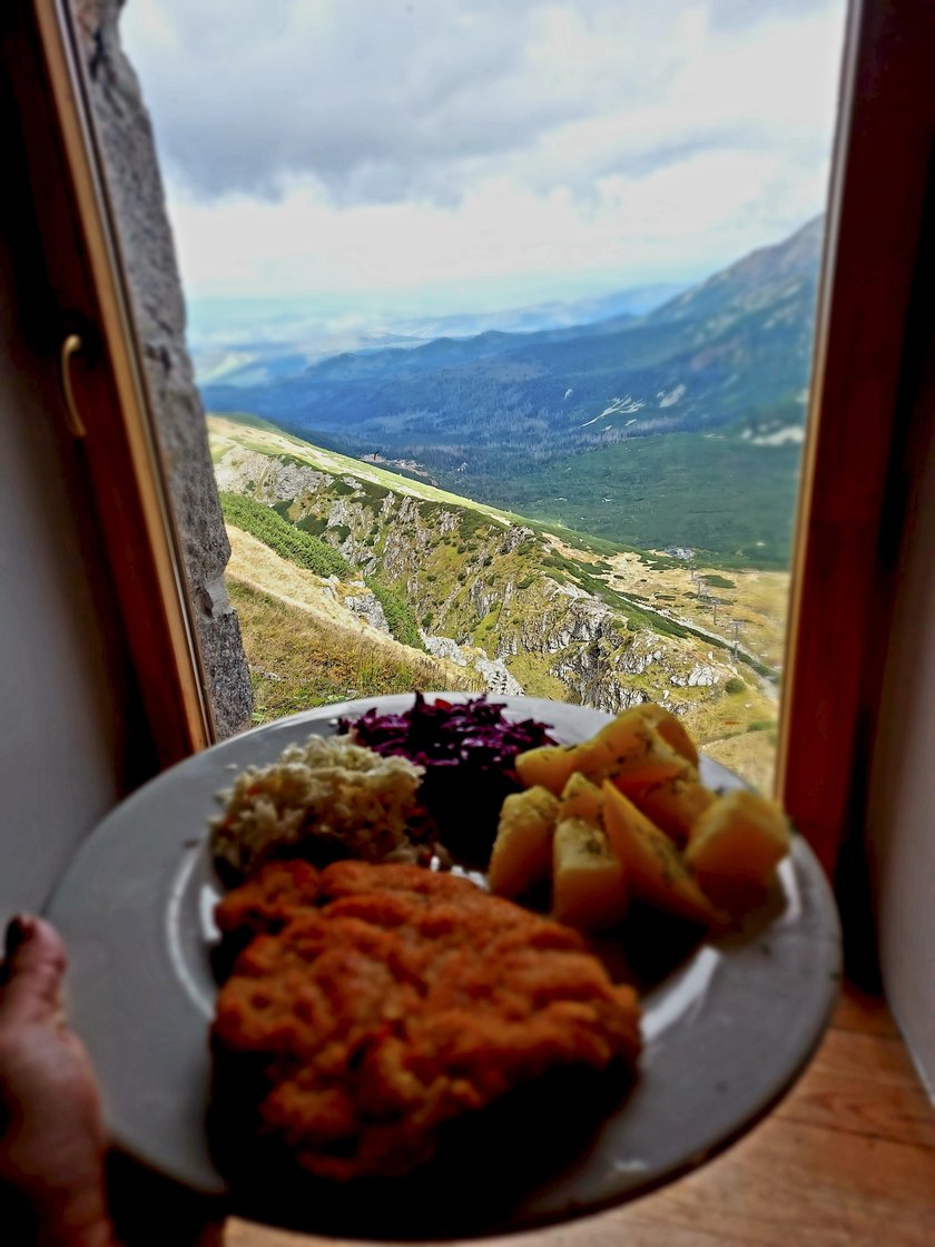 Zjadłam schabowego w najwyżej położonej restauracji w Polsce. Widok z okna wart miliony, a ile wyniósł rachunek?