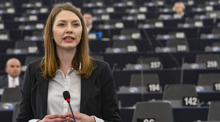 Donáth Anna azt kérte, az uniós "vakcinaútlevél" automatikusan járjon a keleti vakcinával beoltott magyaroknak is / European Union / EP / Genevieve ENGEL