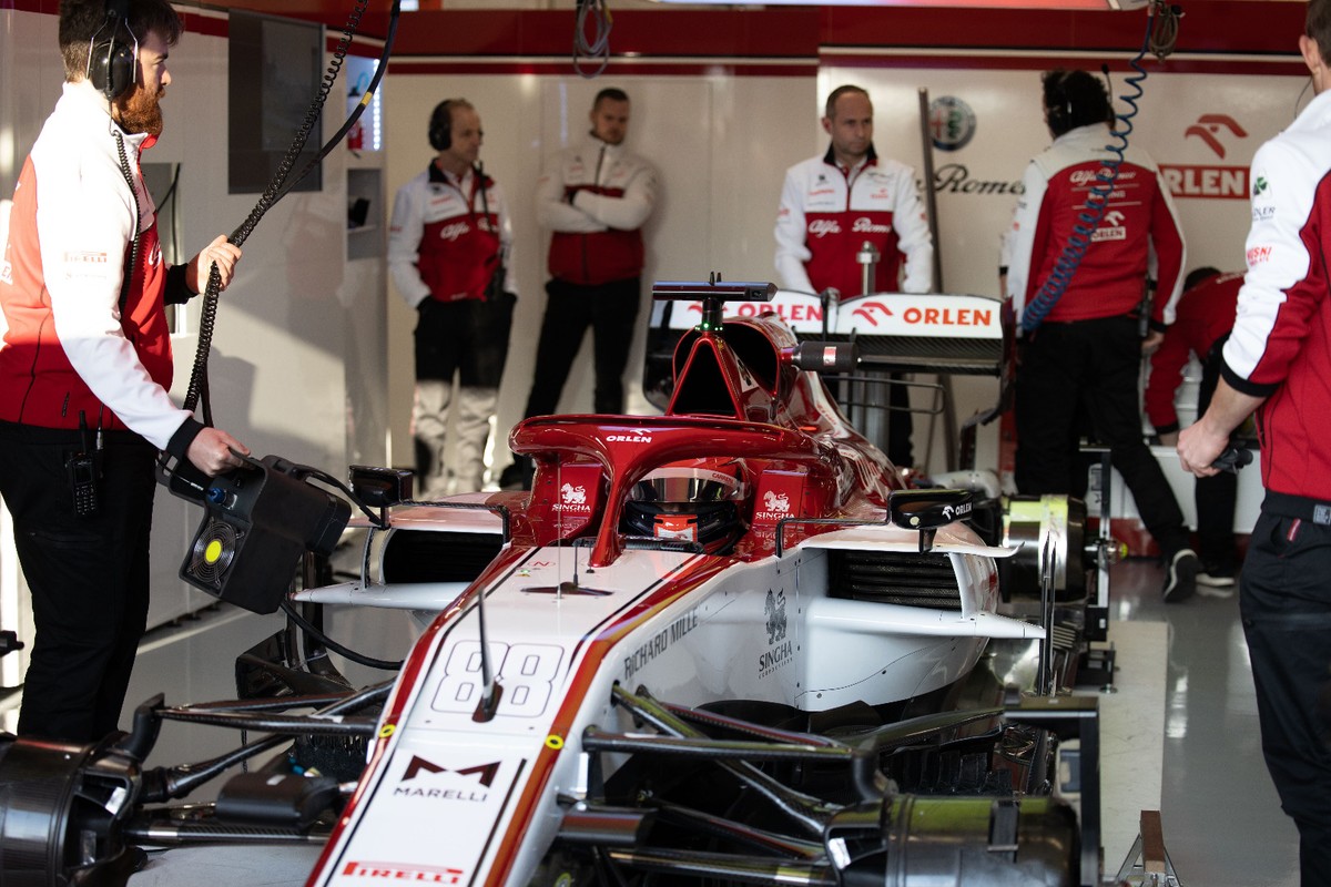 Robert Kubica z bolidem Alfa Romeo
