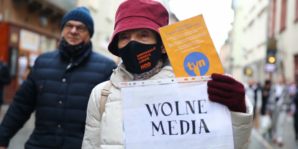 Protest w obronie wolnych mediów w Krakowie 19 grudnia 2021 r.