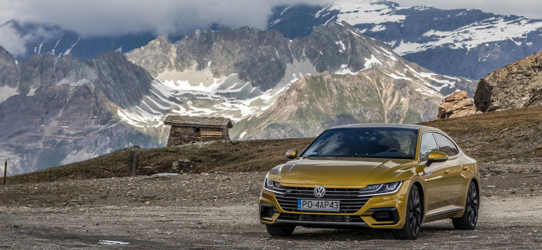 Volkswagen arteon już w Polsce. Cena? Nowy model już w najtańszej wersji wyczuwa zakręty i ronda