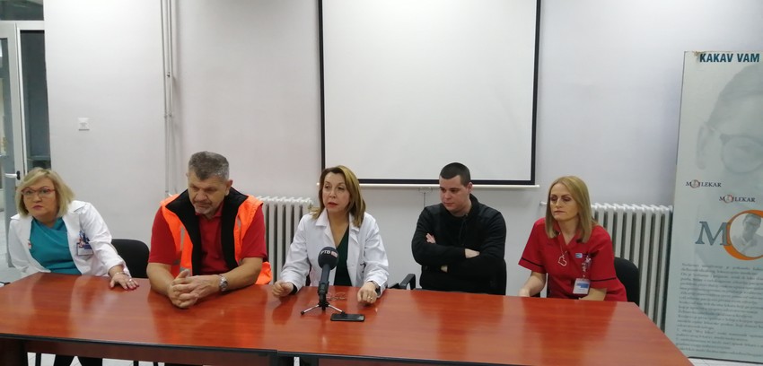 Dušan Micić sa kolegama iz Hitne na KZŠ 