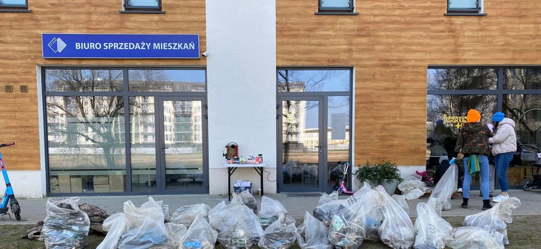 Mieli dość milczenia biskupów o ekologii. Wzięli worki i posprzątali osiedle