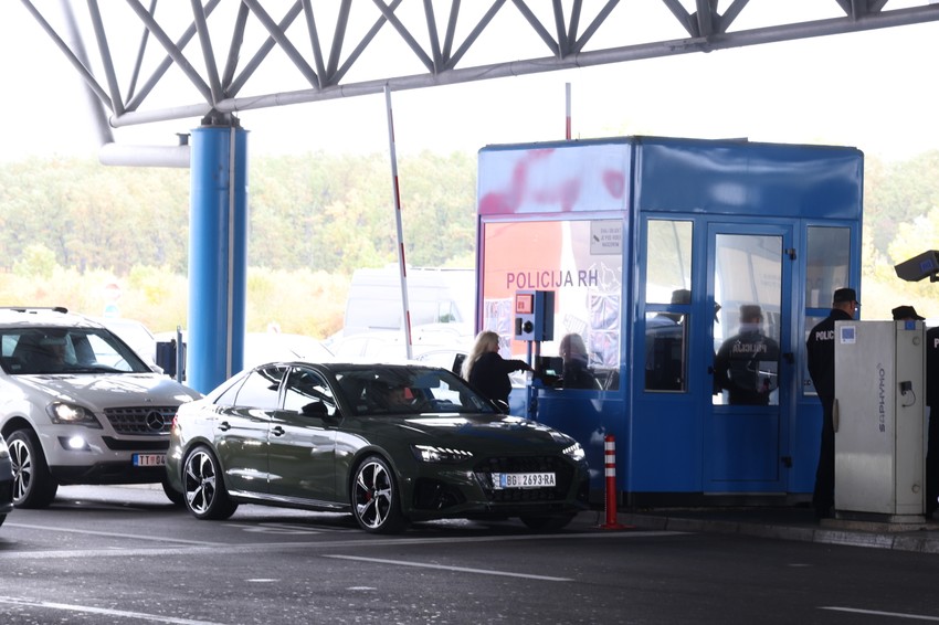 Na graničnim prelazima iz pravca Mađarske i Hrvatske zadržavanja su do 30 minuta