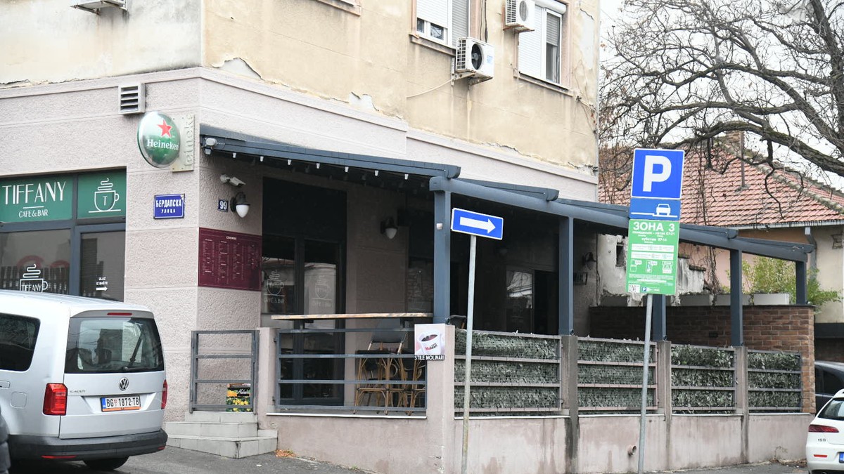 Zapaljen kafić na Vračaru