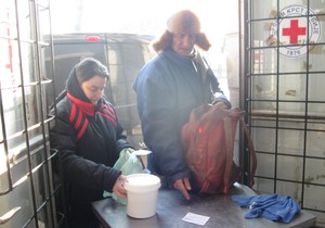 577631_pozarevac-pripremanje-i-podela-hrane-siromasnima-006