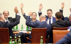 Komisja ustawodawcza przegłosowała przerwę do 7 stycznia. PiS: Głosujemy jeszcze raz [AKTUALIZACJA]