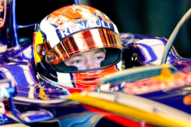 16. Daniił Kwiat (Toro Rosso Renault) 1.32,495 (36)