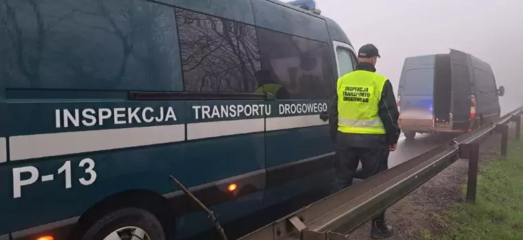 Inspektorzy ITD chcieli pomóc kierowcy busa. Gdy zobaczyli ładunek, wezwali policjantów