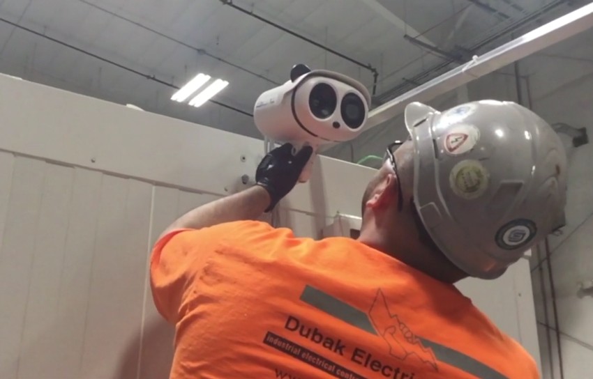 Uređaj meri telesnu temperaturu za 30 milisekundi, vrlo precizno, u pola stepena Farenhajta