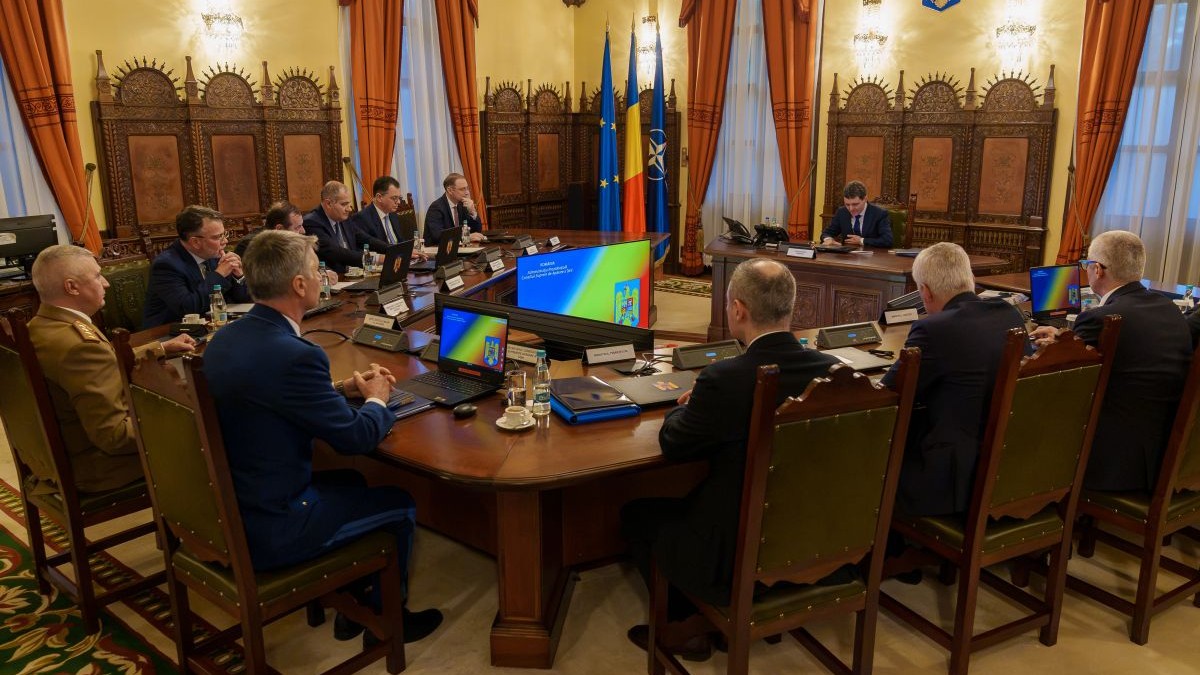 Nicușor Dan a prezidat prima ședință CSAT după învestirea Guvernului Luca Niculescu. Situația dronelor din Marea Neagră, discutată în spatele ușilor închise