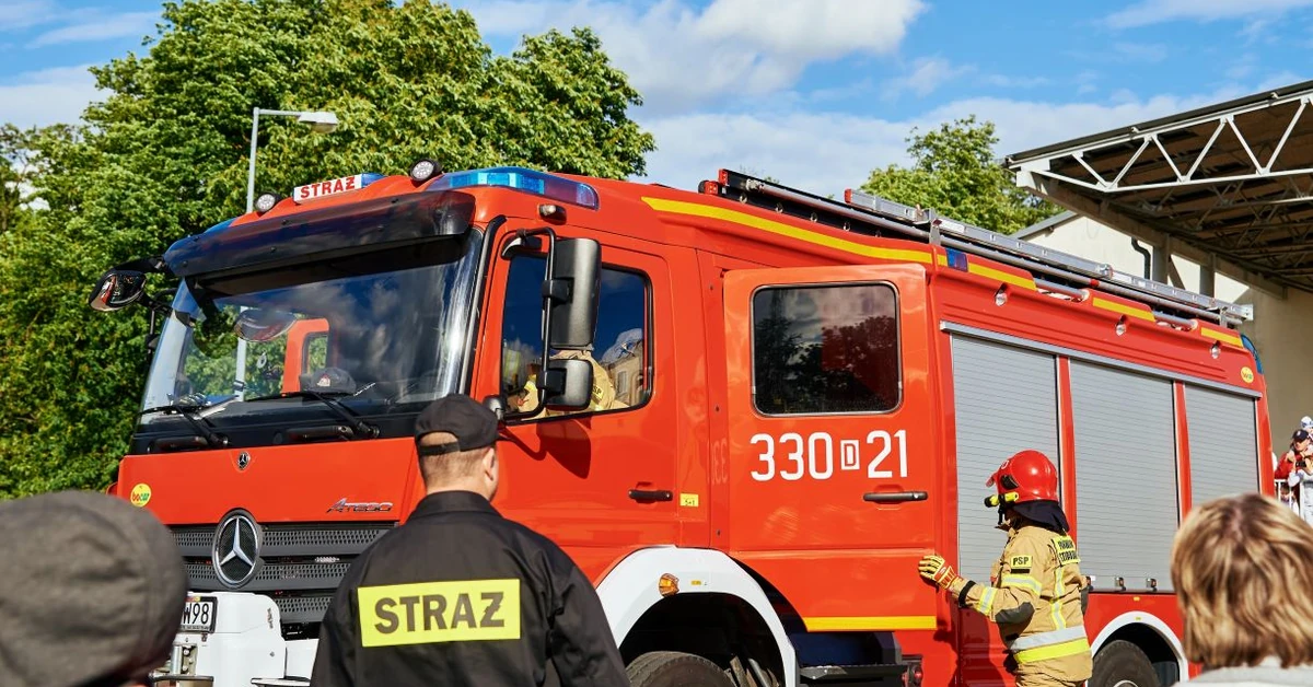 Wielki pożar w Warszawie. Zapaliła się hala