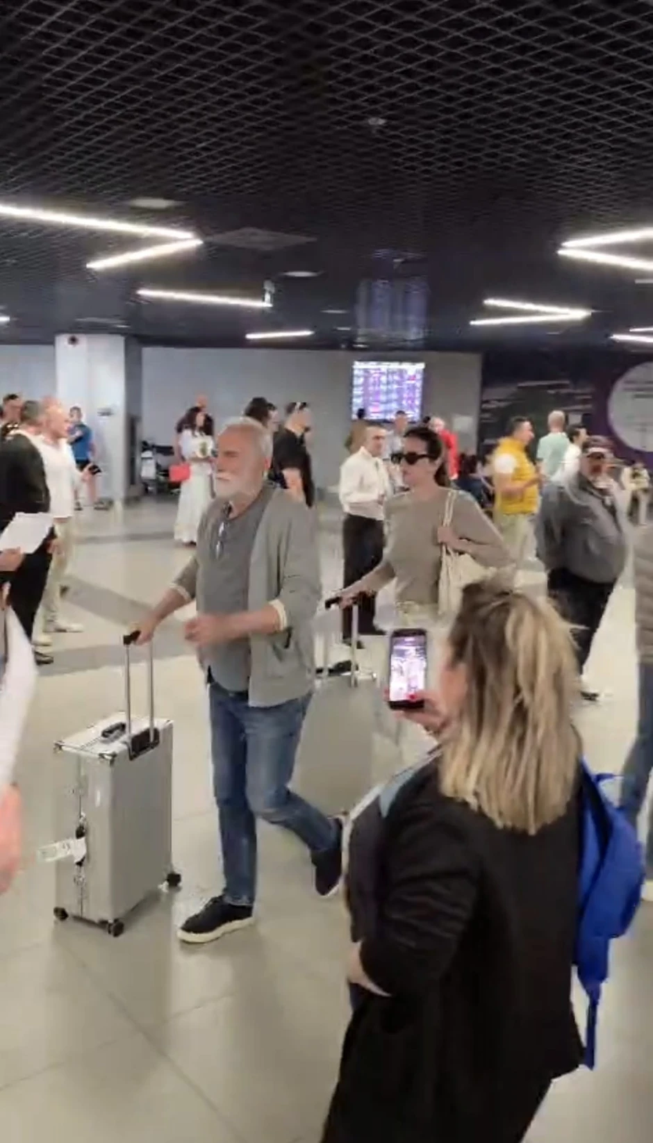 Anica i Lazar Ristovski na aerodromu