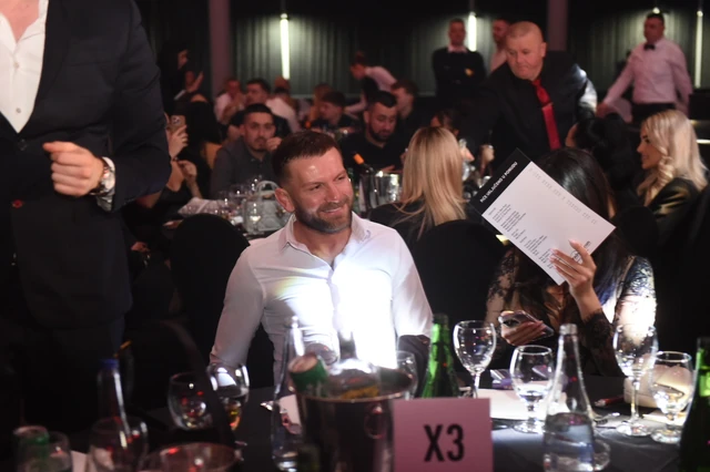 PAPARACO: Uslikali smo NOVU DEVOJKU Stanislava Krofaka! Pokušala je da sakrije lice, ali sad svi znaju kako izgleda!