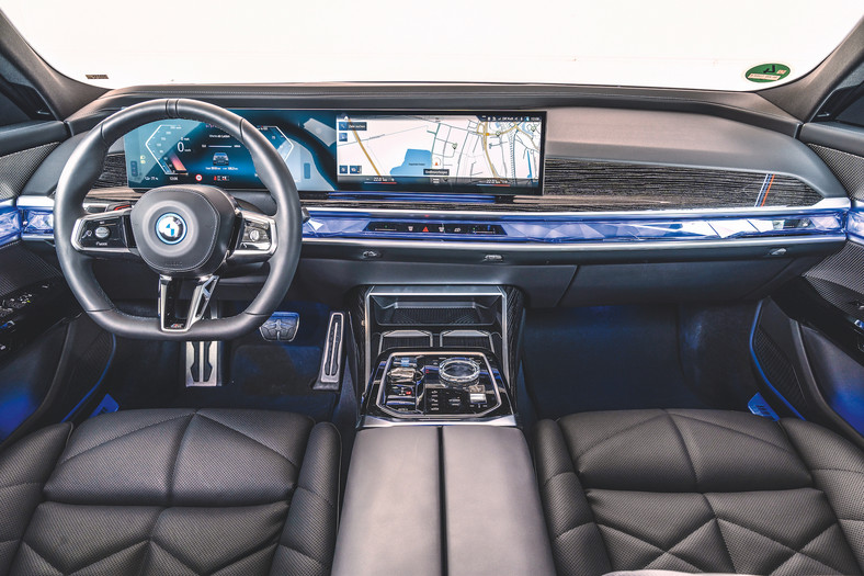 BMW i7